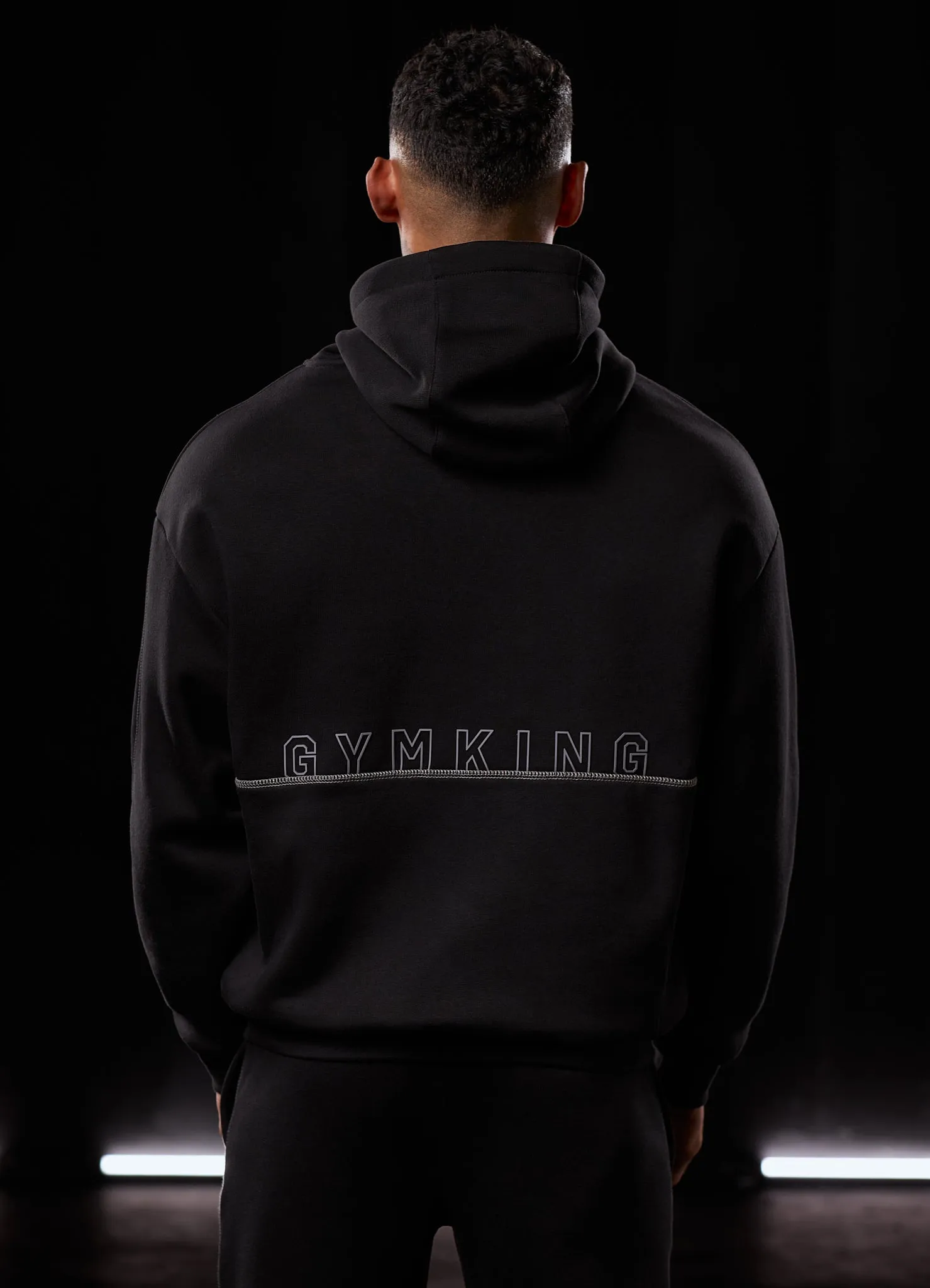 Gym King Outline Print Hood - Black