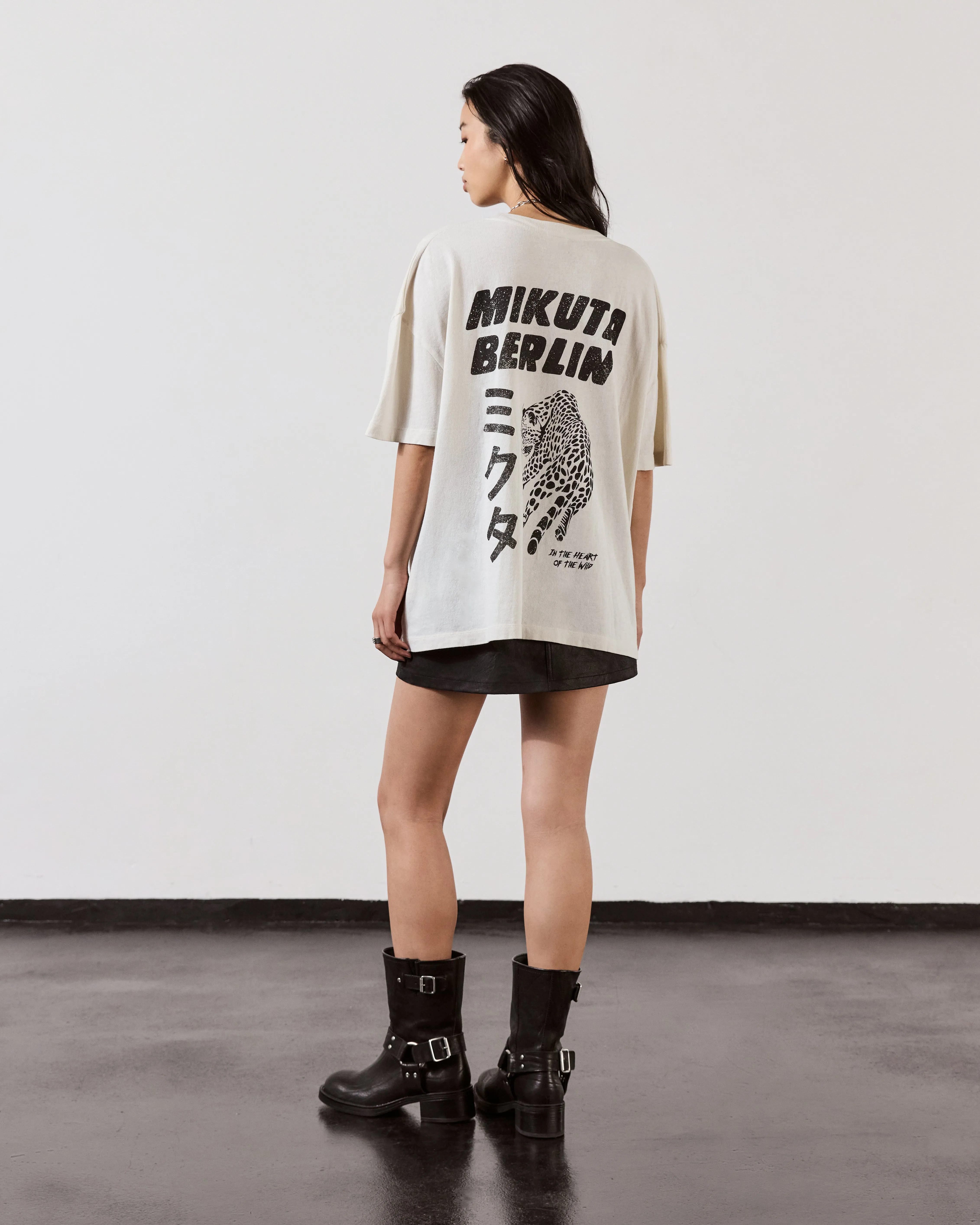 The Off White Leo Vintage Unisex T-Shirt